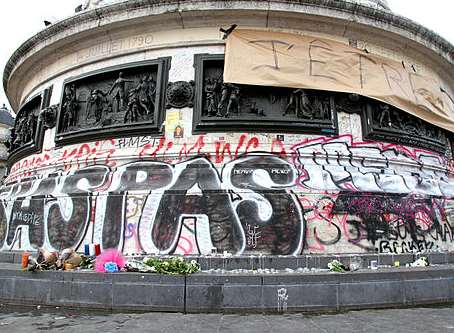 Messages were scrawled on monuments after the attacks. Picture: Kokuyo