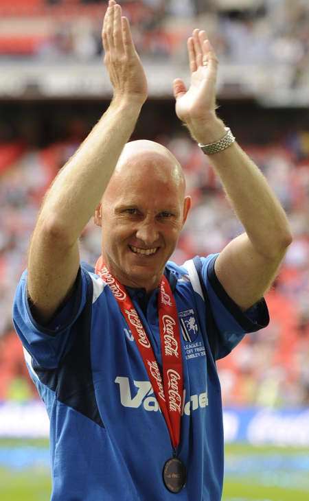 Mark Stimson applauds the Gills fans at Wembley