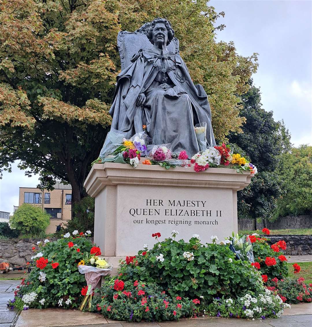 Flowers laid at the Queen Elizabeth statue in Gravesend