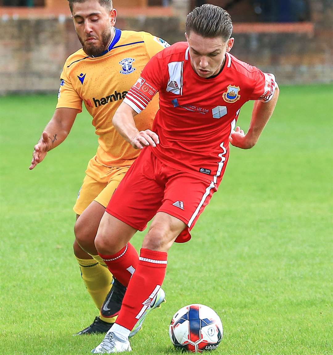 Josh Oliver moves away with the ball. Picture: Les Biggs
