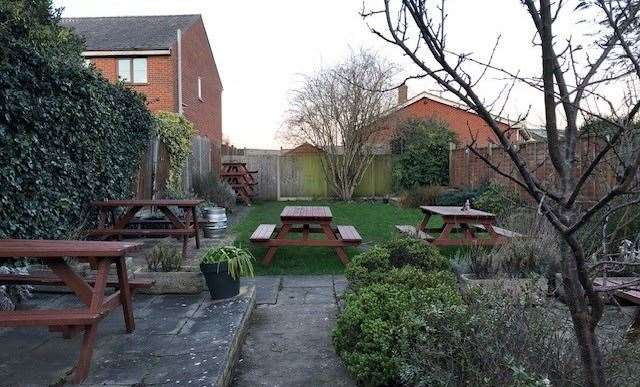 The garden of the pub looked exactly how I expect all the other back gardens up and down the road look like, with the addition of half a dozen picnic tables