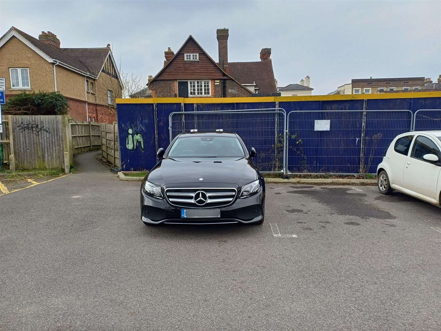 Diana says this Mercedes-Benz driver would be fined for where they have parked