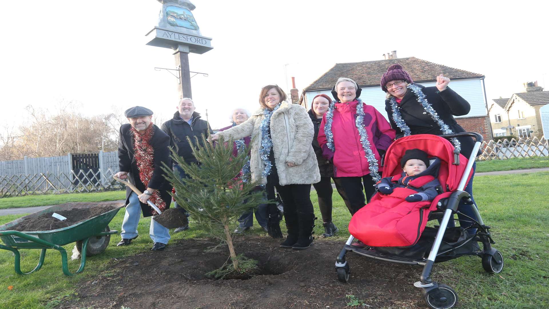 Nev Barnden, Vera Barnden, Amanda Barnden, Carol Bennett, Kailey McGarth, Stephanie Cesari and her son Edoardo, at the tree planting