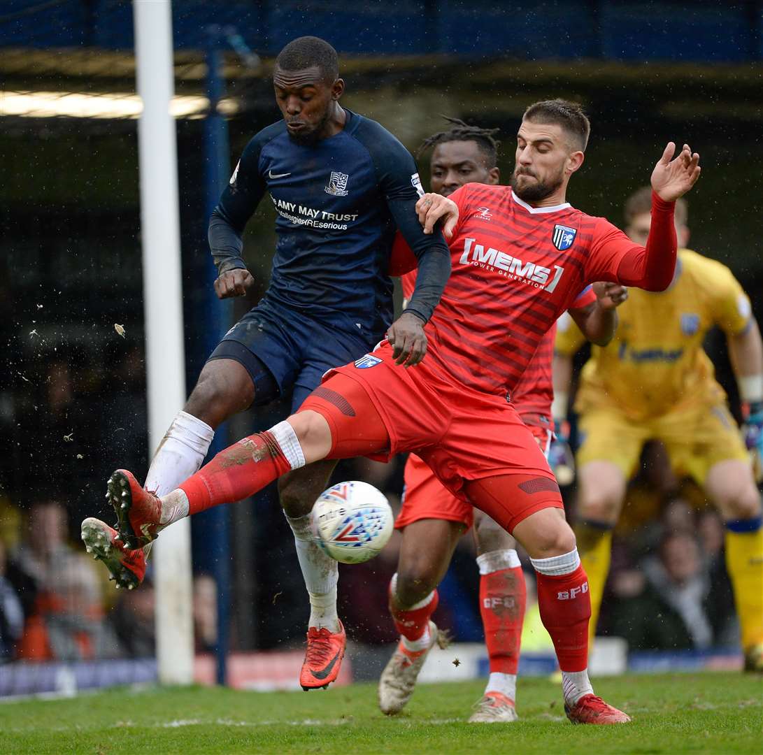 Gillingham's Max Ehmer is up against Southend's Theo Robinson. Picture: Ady Kerry