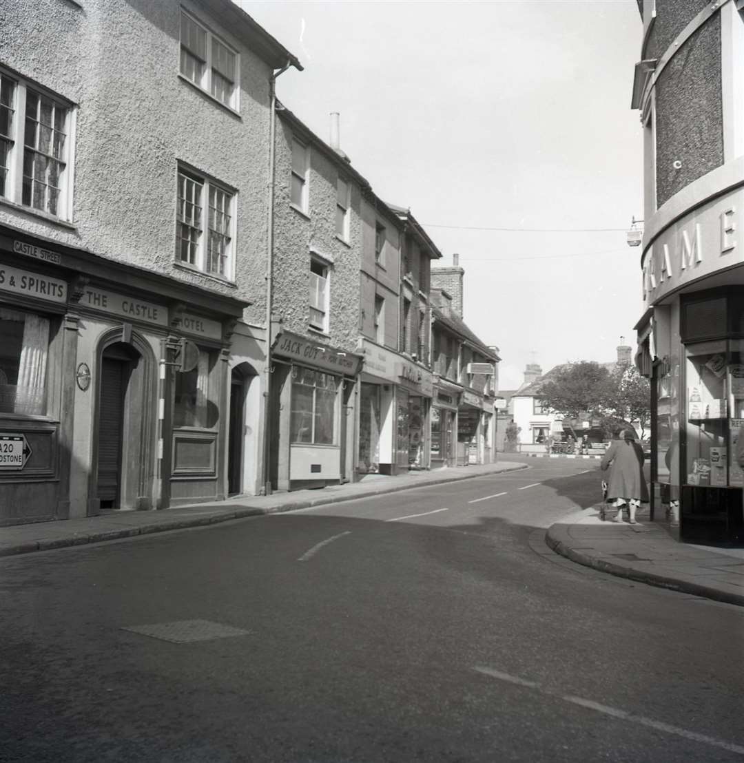 Castle Street, 1962. Another fine picture showing Castle Street taken at thejunction of the Upper High Street and New Rents with the Tank surrounded bytrees in the distance and both the Castle Hotel on the left and Crameri’sRestaurant on the right. Picture: Steve Salter