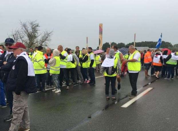 Protesters march on Calais in protest against the migrants