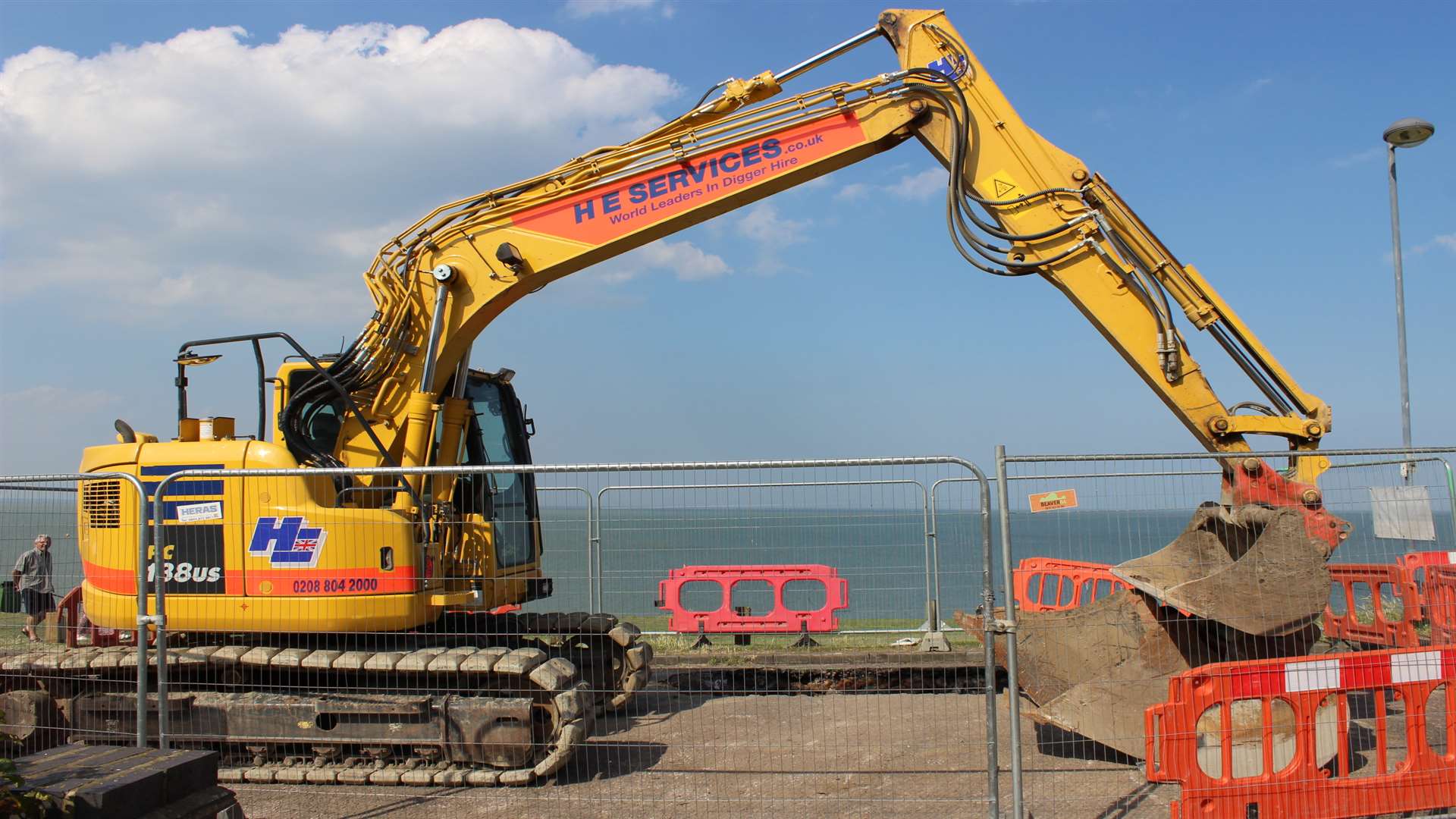 A digger trying to reach the sewer 5m down at The Leas, Minster, Sheppey