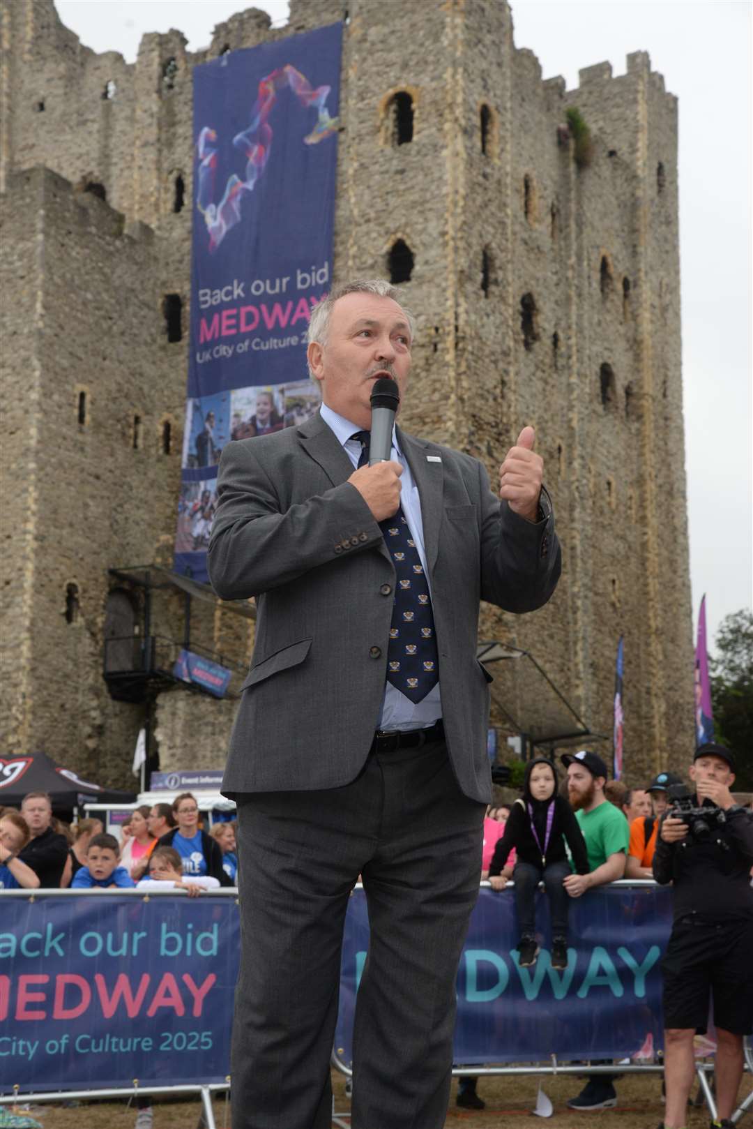 Council leader Cllr Alan Jarrett announces Medway's bid to be the UK City of Culture at the Medway Mile event at Rochester Castle on Friday evening. Picture: Chris Davey. (14155971)