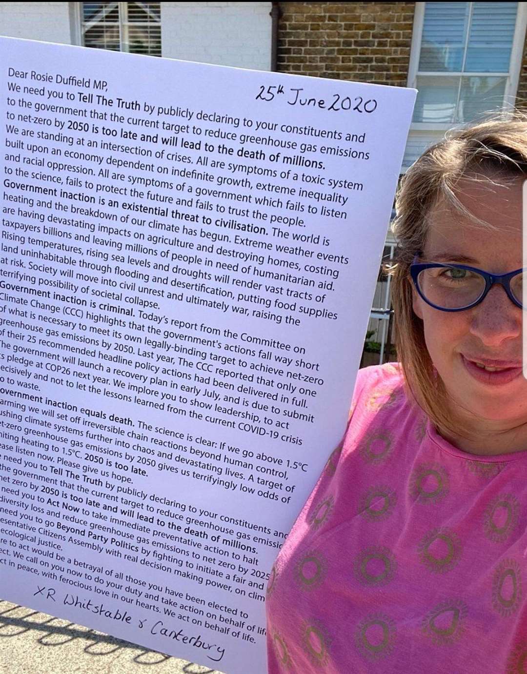 Charlotte Cornell receives the letter from Whitstable XR. Picture: Rosie Duffield / Twitter