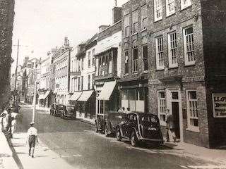 Rochester High Street in the late 1940s