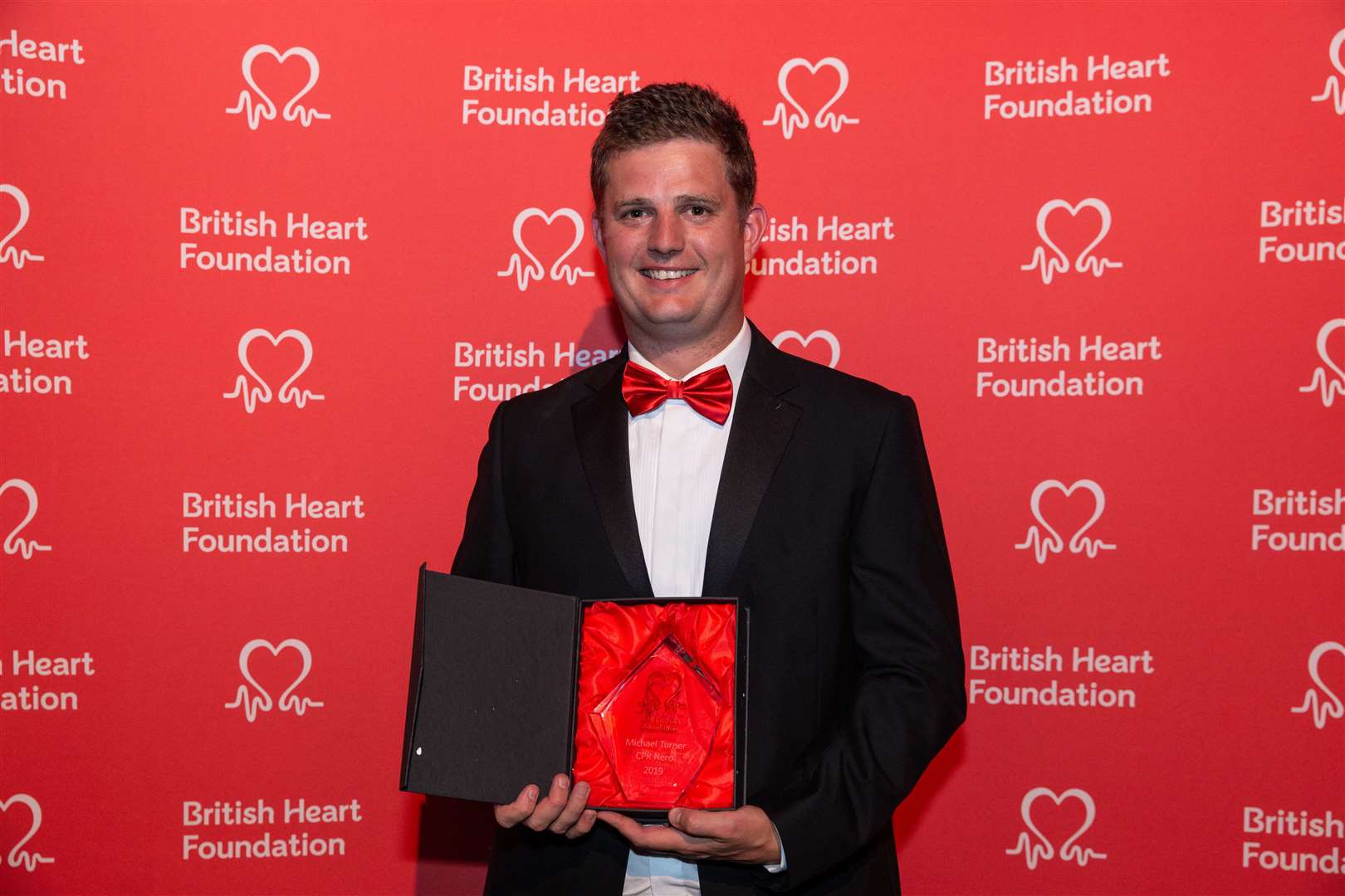 BHF CPR Hero Michael Turner with his award (18124923)