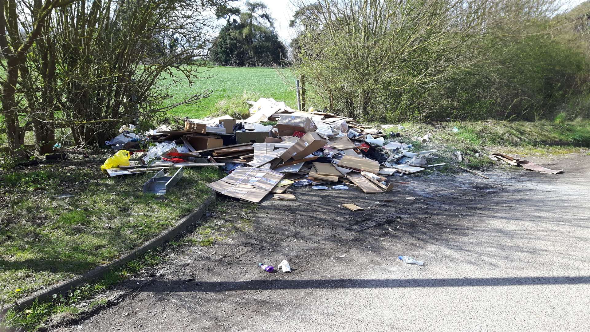 More waste in Northfleet Green Road (8279240)