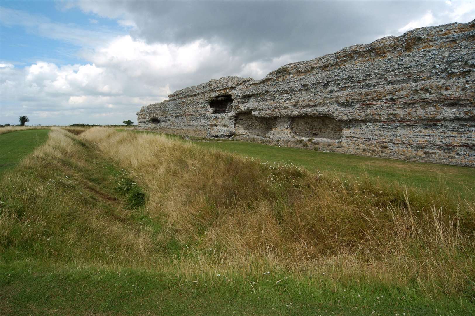 The new solar farm would be just 160 metres from Richborough Roman Fort