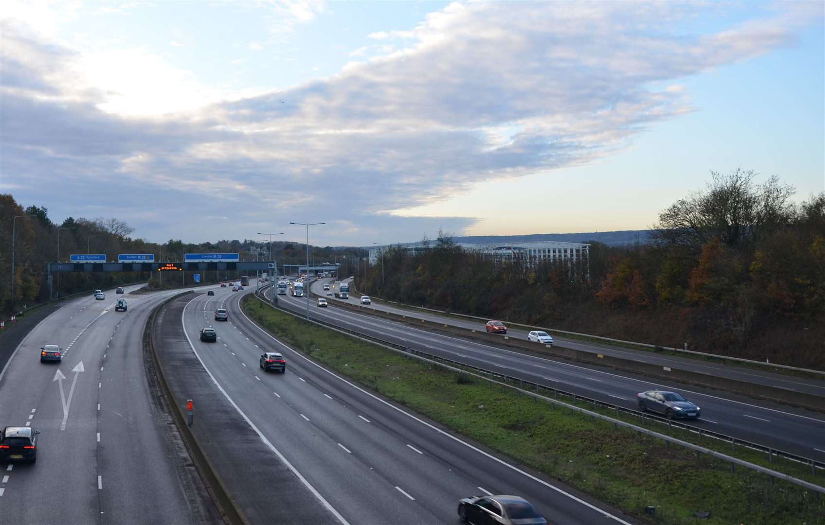 The view westbound along the M20 at Aylesford today