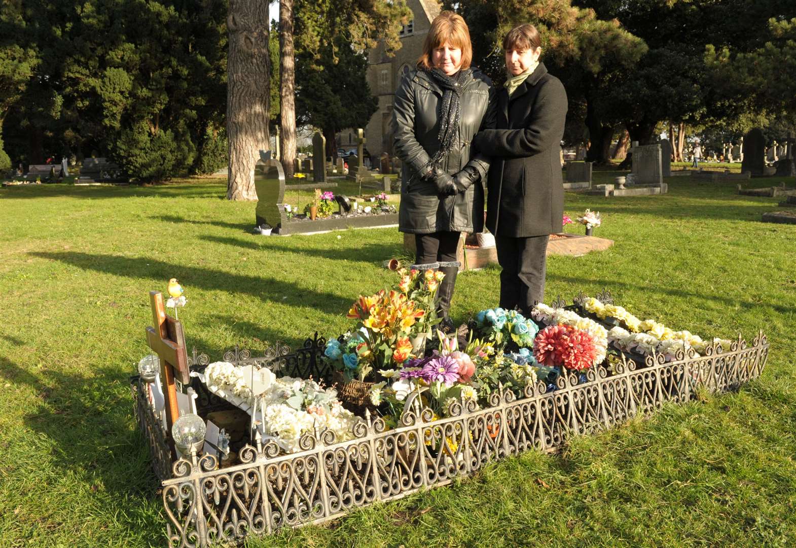Twin sisters Allison Wright and Frances Dicketts at their mothers grave