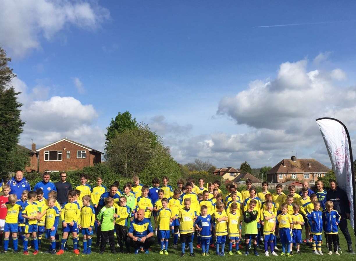 Members of Strood 87 football club took part in a sponsored run to raise money for Making Miracles