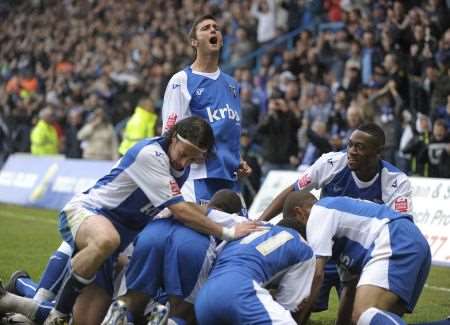 Gillingham players celebrate Josh Gowling winning goal against Southampton