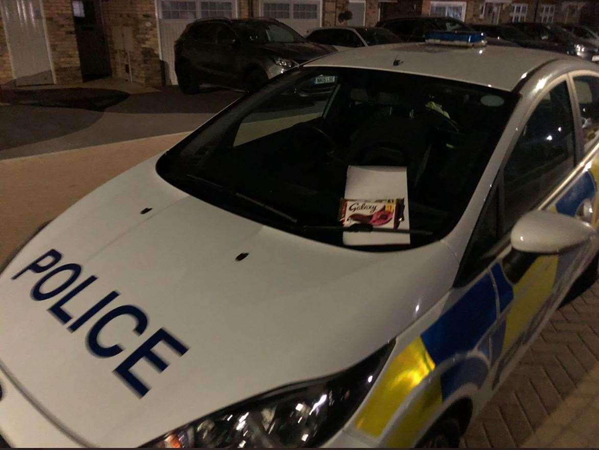 Patrols had a 'pleasant surprise' when they found chocolate and a 'thank you' note on their car in Sittingbourne. Picture: Kent Police Swale