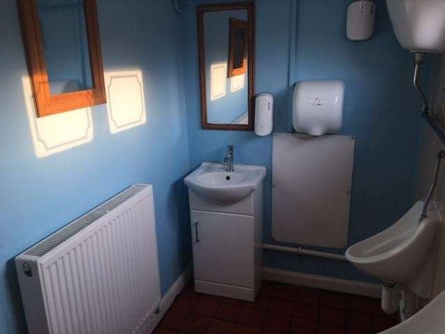 Clean and fresh smelling, the toilets are well maintained and a pleasure to visit