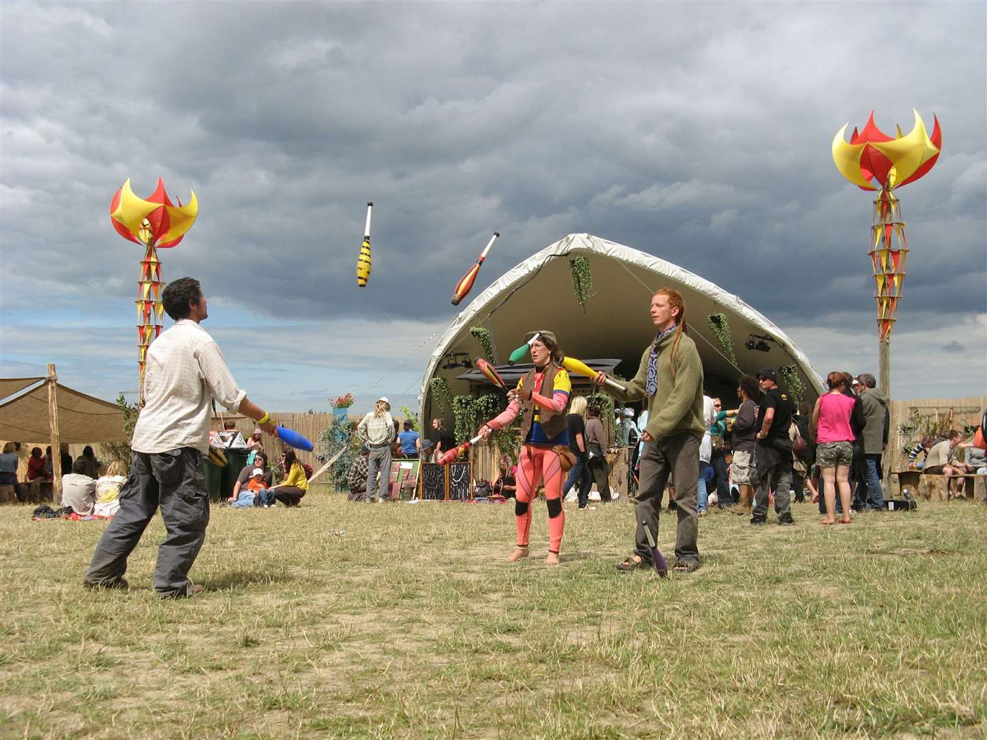 Perhaps the jugglers were the downfall of Lounge on the Farm? (But probably not)