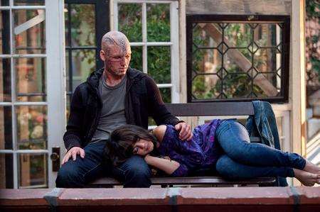Alex Pettyfer as Kyle and Vanessa Hudgens as Lindy in Beastly