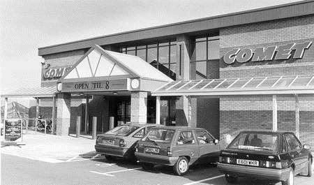 Comet Store in Rochester, 1990