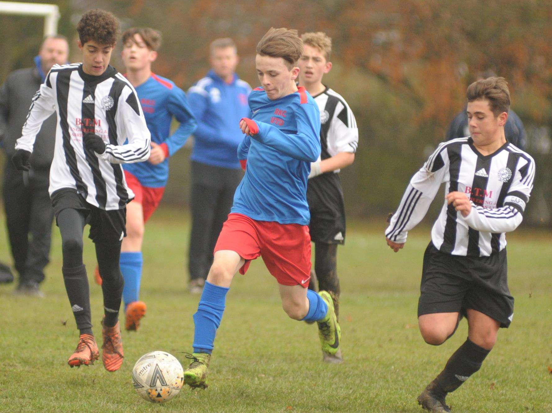 The chase is on for Rainham Kenilworth under-15s against Real 60 Panthers Picture: Steve Crispe