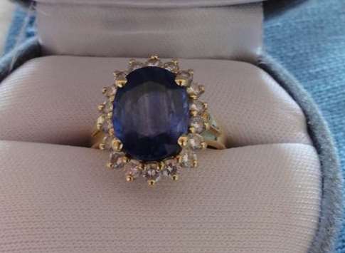 A blue sapphire ring was taken