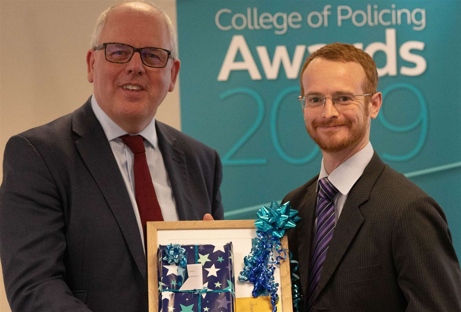 College of Policing CEO Mike Cunningham (left) giving Special Inspector Jonathan Townsend (right) his award.