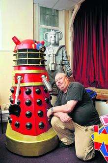 Bob Pryor with a Dalek and a Cyberman at the Sci Fi and Fantasy exhibition