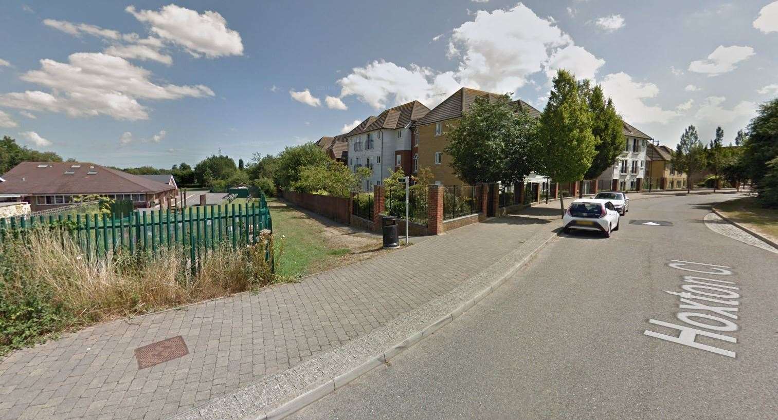 The woman's handbag was snatched on Hoxton Close as she waited for a friend. Picture: Google (14282269)