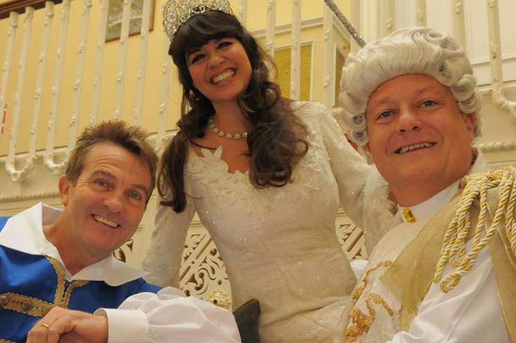 Orchard Theatre panto stars Bradley Walsh, Louise English and Barry Hester