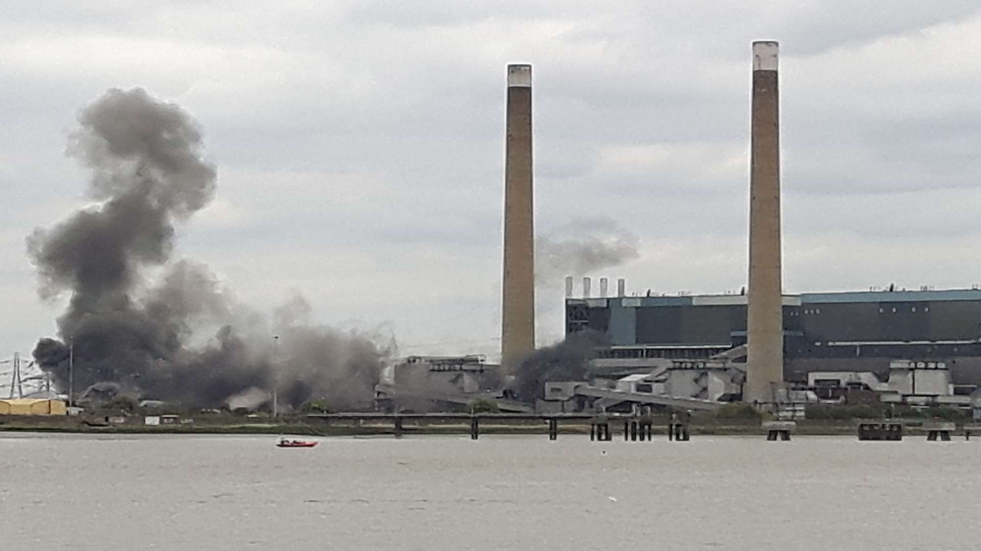 Part of Tilbury Power Station, opposite Gravesend on the River Thames ...