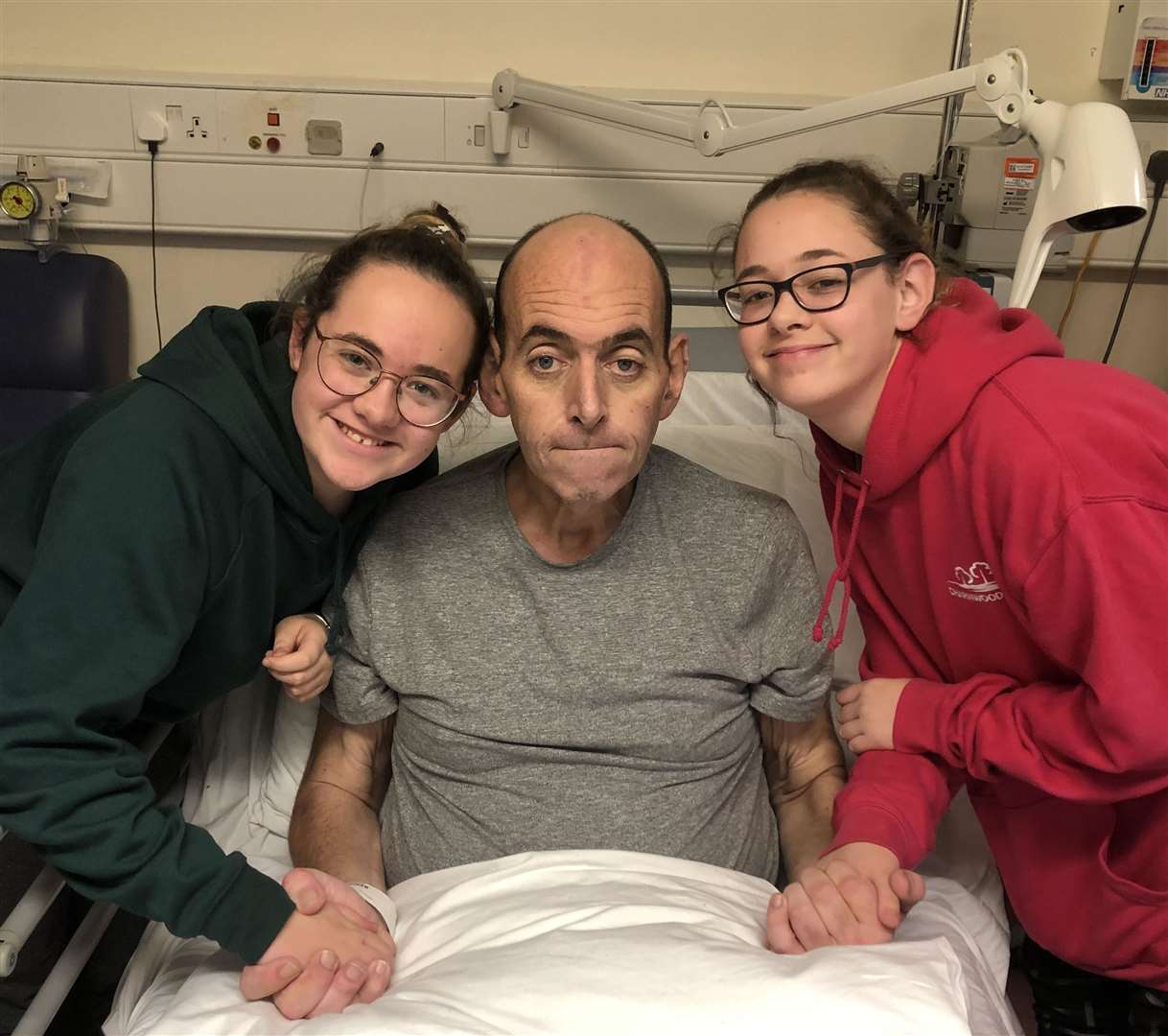 Mike Peachey in hospital with daughters Matilda and Freya (21086752)
