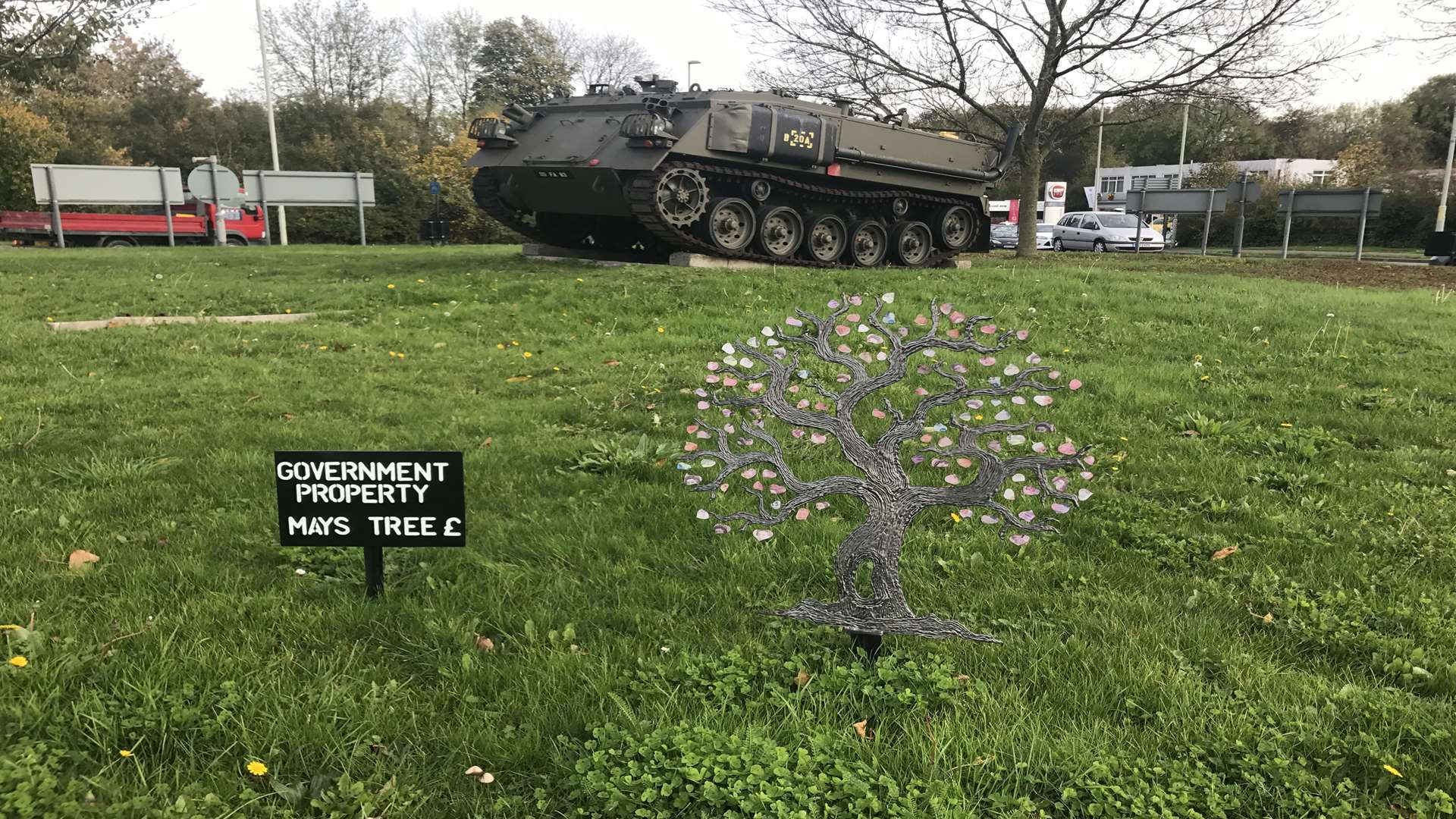 The statue and sign appeared on Tank roundabout over the weekend