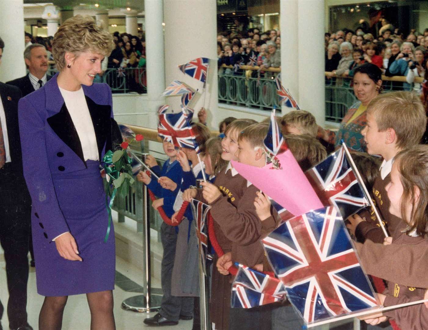 Księżna Diana na otwarciu centrum handlowego Royal Victoria Place w Tunbridge Wells