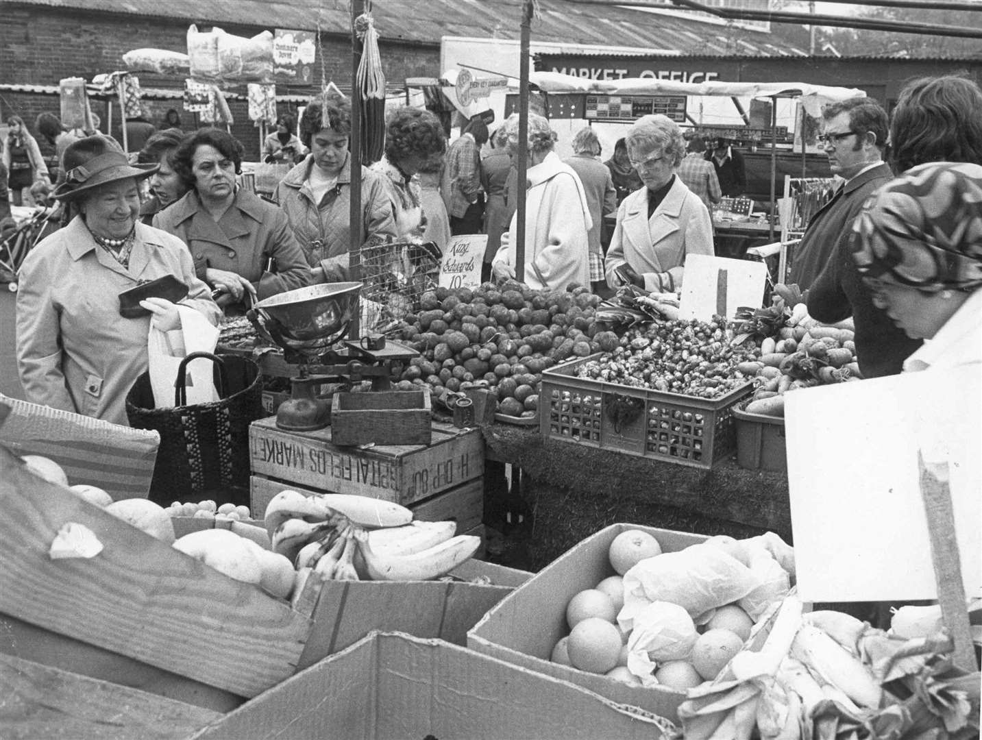 Tonbridge Market in November 1976