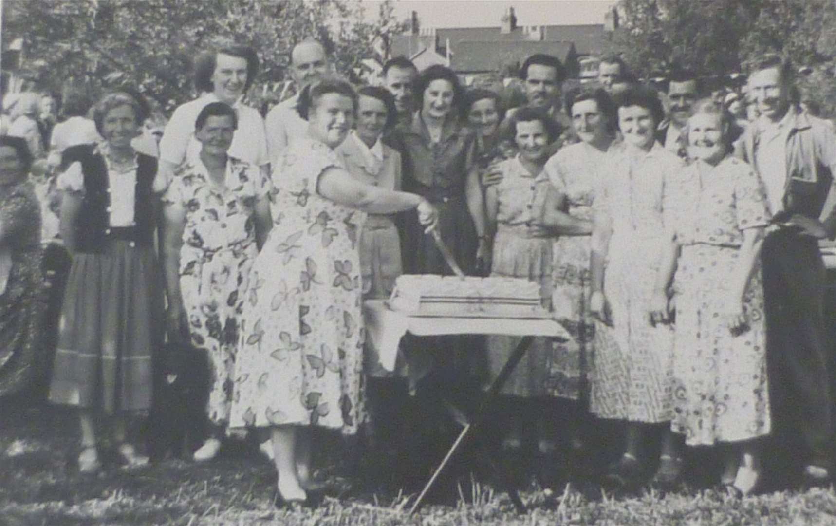 Peter Mantle’s mother cut the cake at a celebration in Chalkwell Road. Picture: Peter Mantle