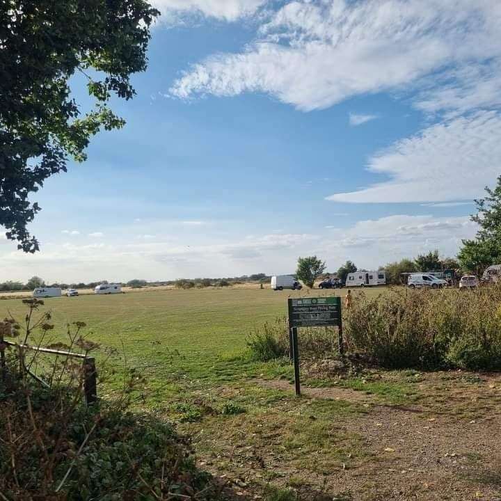 Caravans have pitched up on Scrapsgate Road playing fields in Minster (58837772)