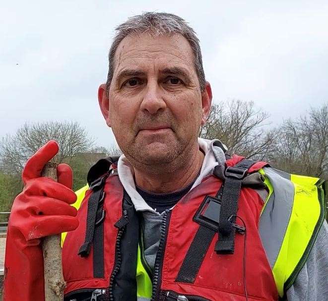 David Giddings from Larkfield joined the operation on behalf of the Maidstone Canoe club