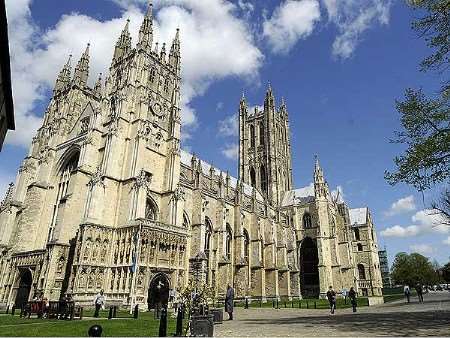 Restoration to Canterbury Cathedral's roof has begun