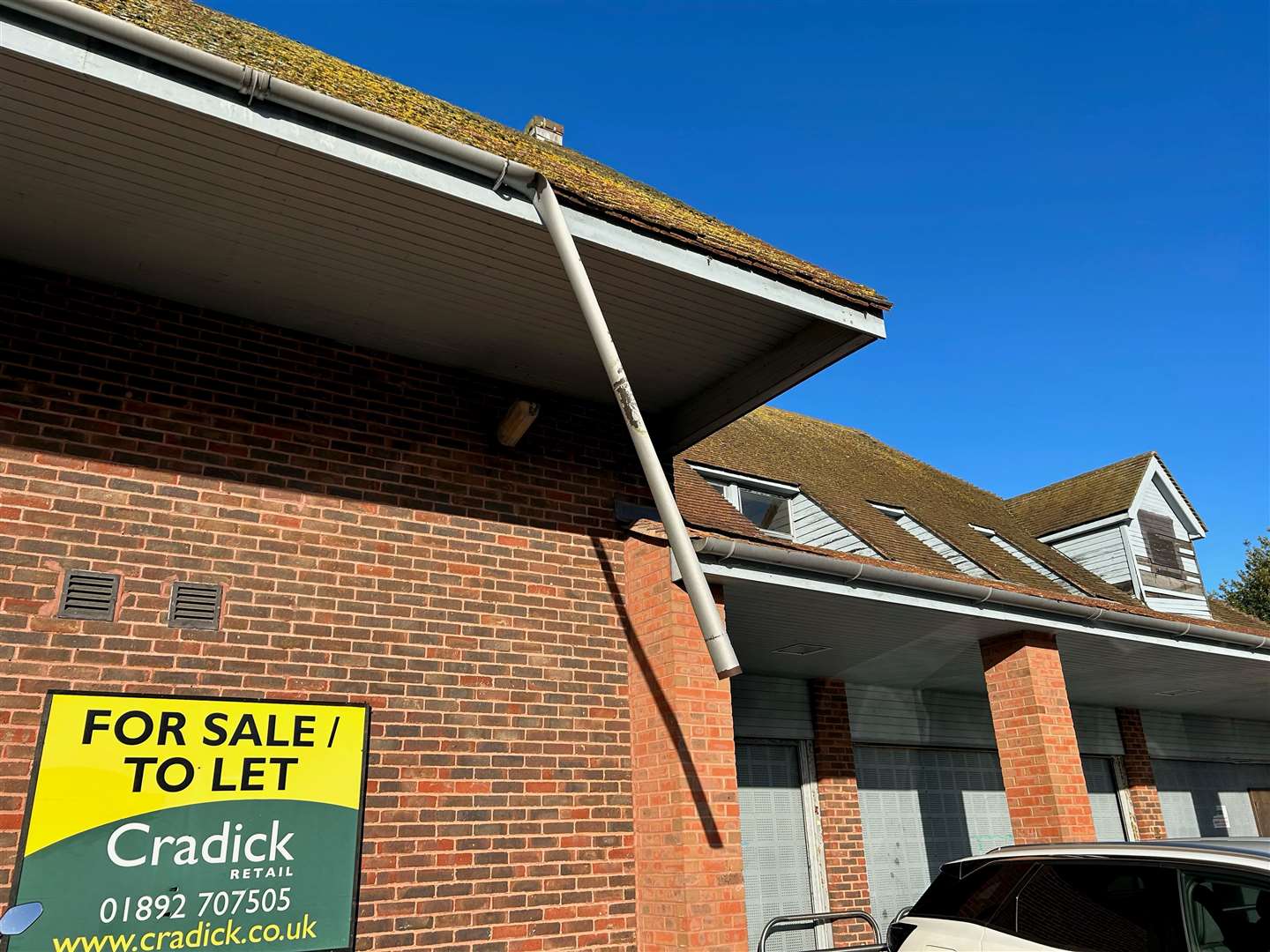 Guttering can be seen hanging off the former Aldi building in Hythe town centre