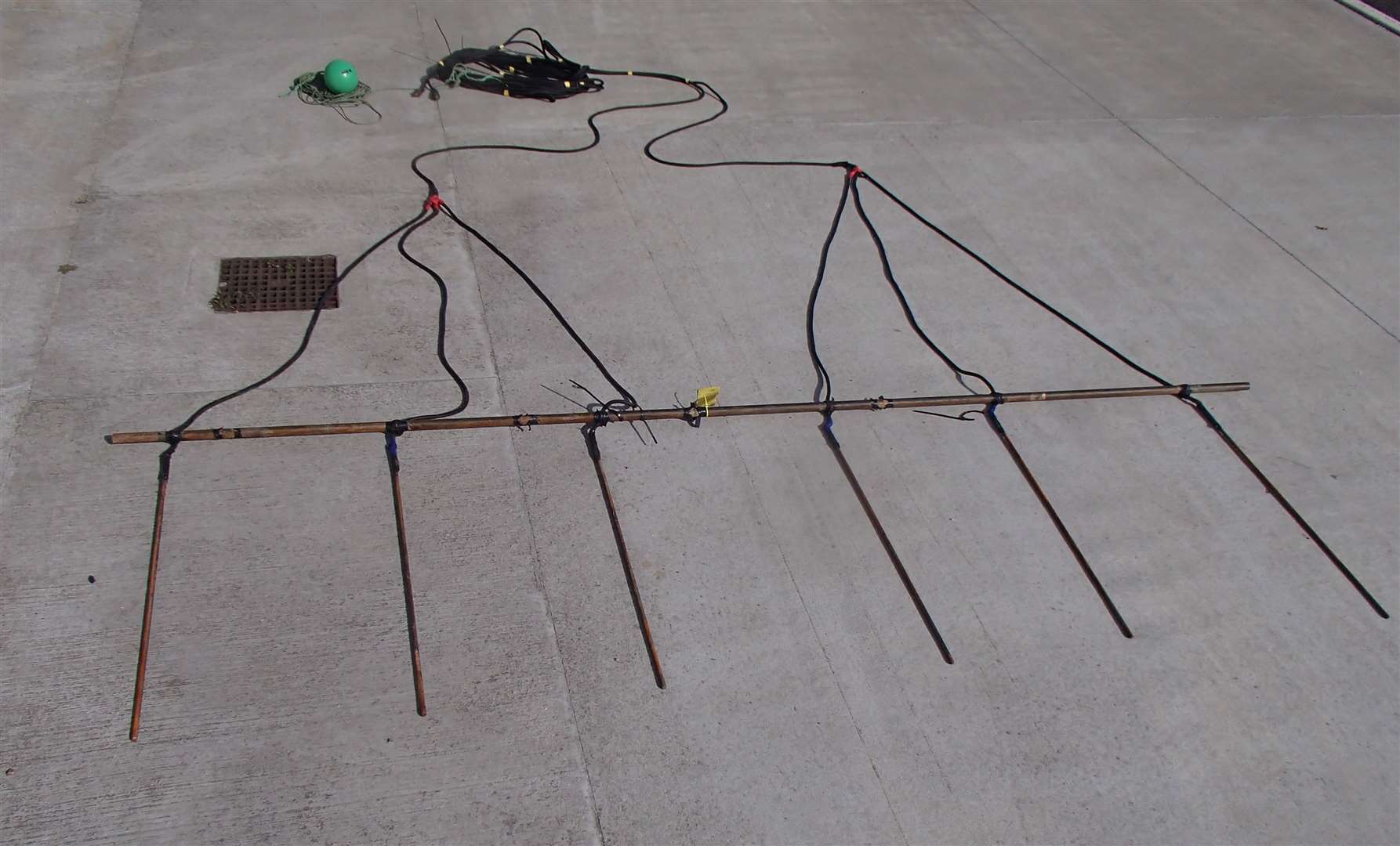 Typical electrofishing array as used for razor clams. Picture: Cornwall IFCA