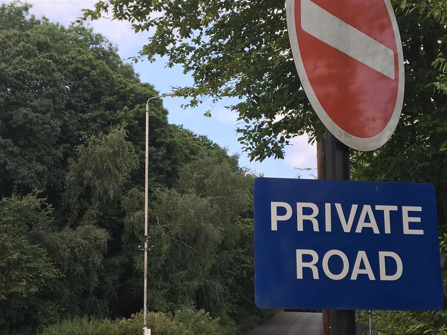A private road of Matts Hill Road is often used as a shortcut by drivers coming off the motorway. (3921652)