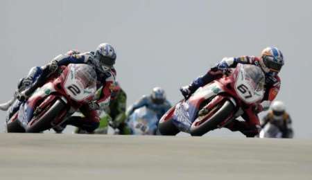 Leon Camier and Shane Byrne in action at Donington Park
