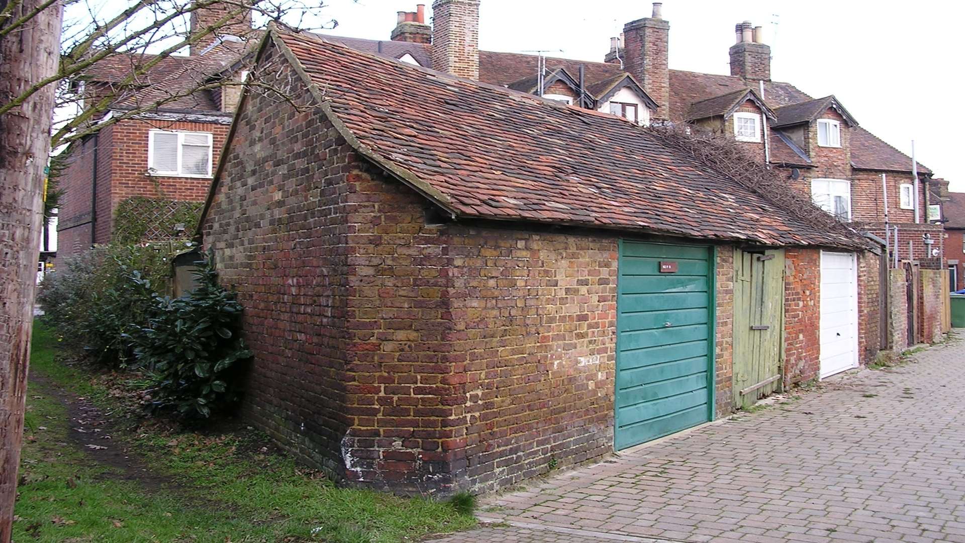 The rear view of the alleyway, taken in 2004