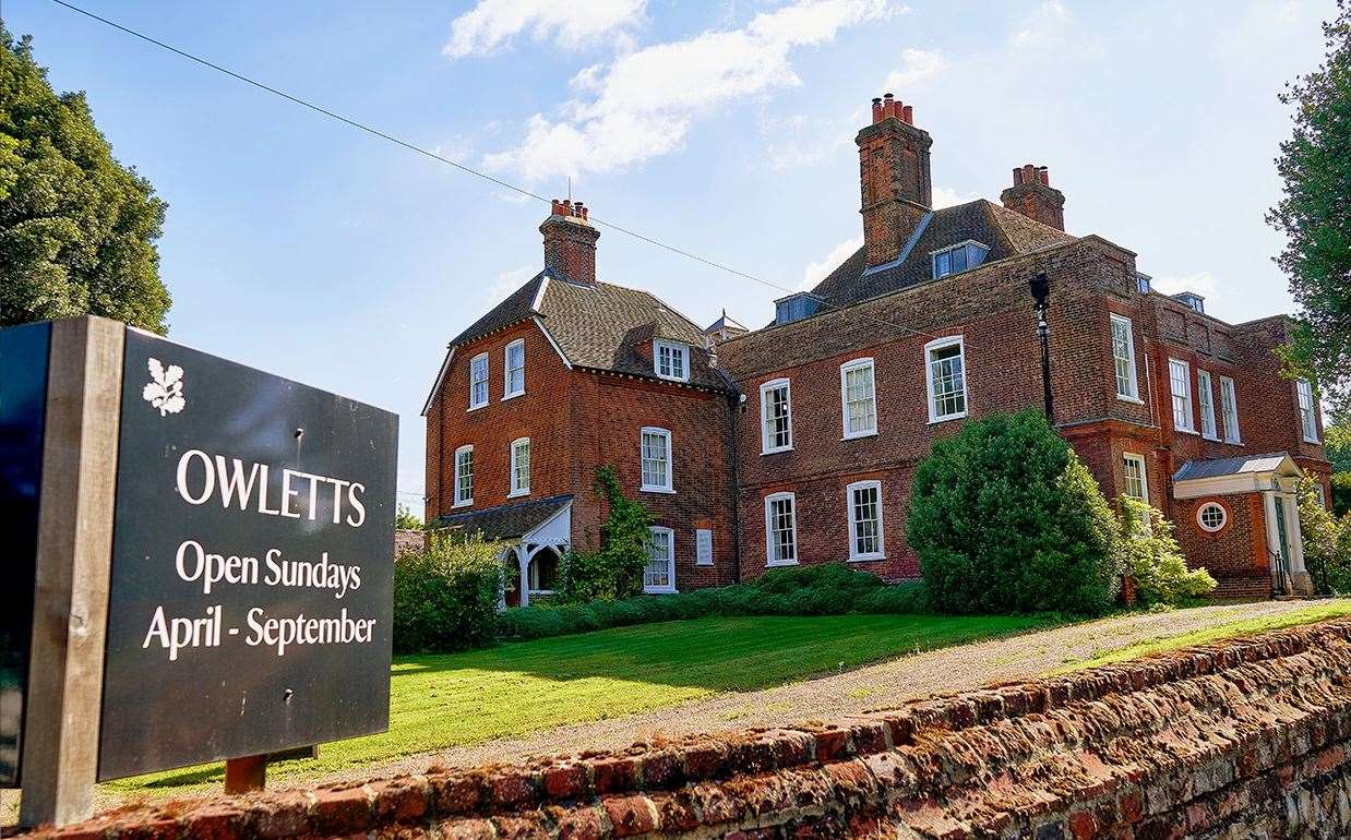 Owletts is on the market at a rental fee of £3,500 per month