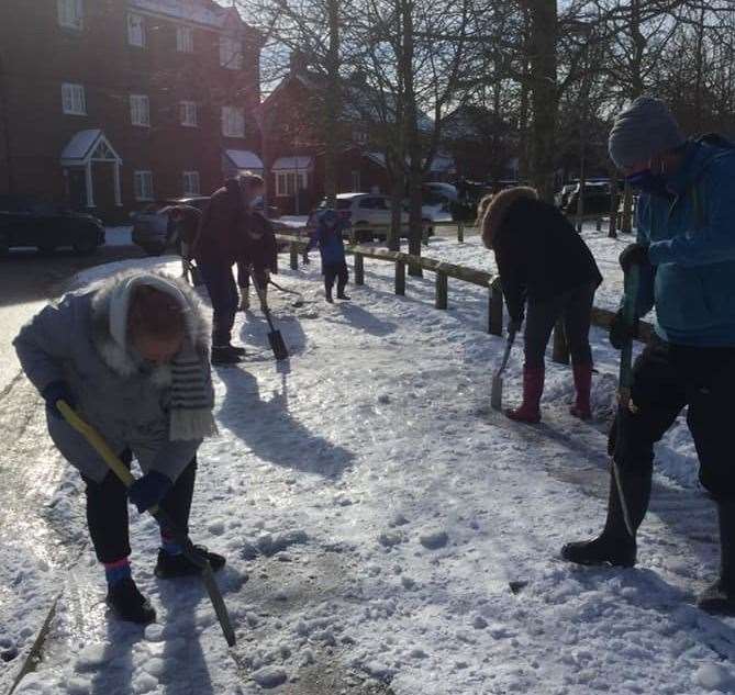 People were forced to clear snow and ice from Great Easthall estate at Murston