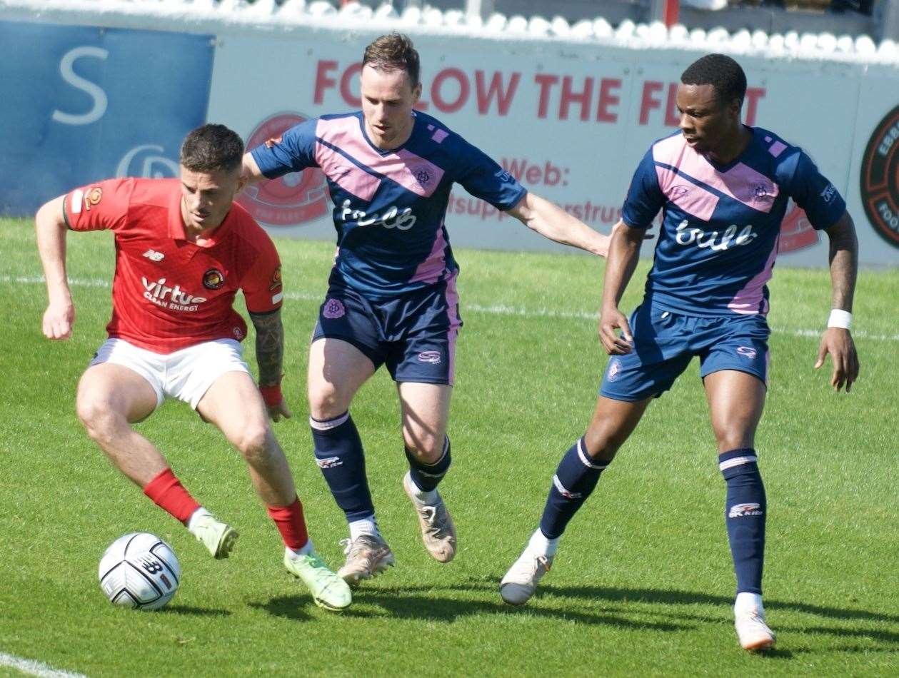 Jack Paxman on the ball for Ebbsfleet against Dulwich. Picture: Ed Miller/EUFC (56107126)