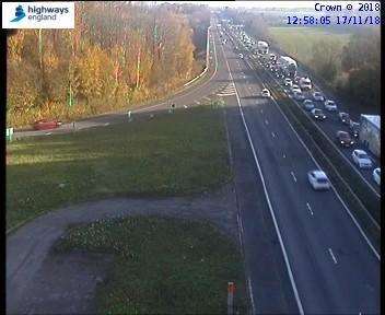 Congestion on the M2 after an accident involving four cars (5471723)